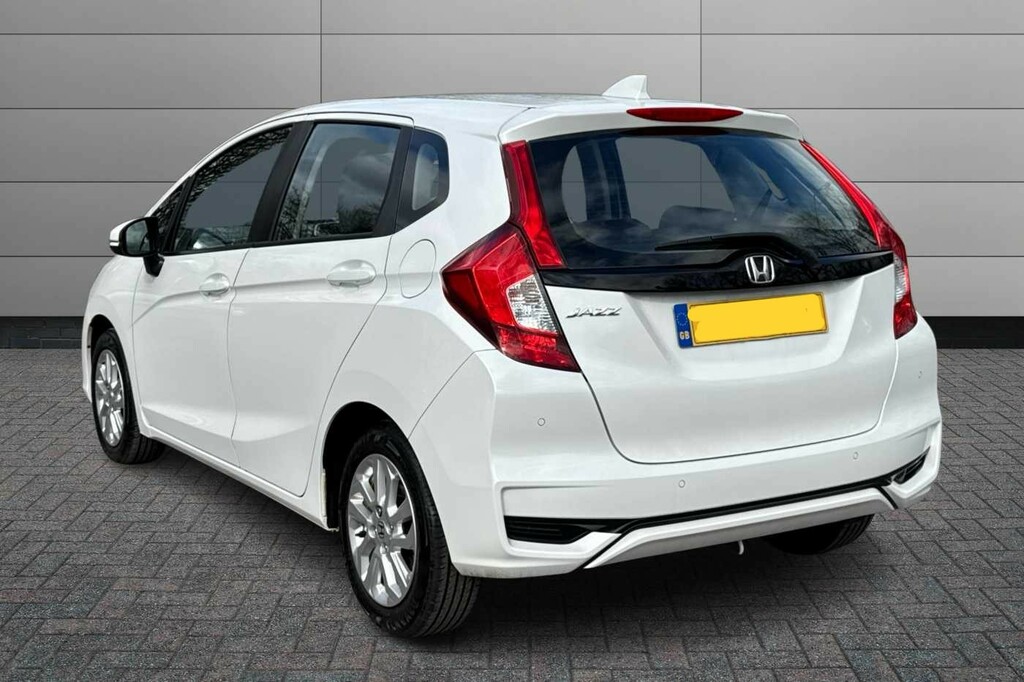 Honda Jazz 1.3 I-vtec Se Navi Cvt White #3