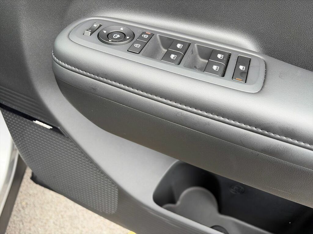 Hyundai Santa Fe Calligraphy White #21