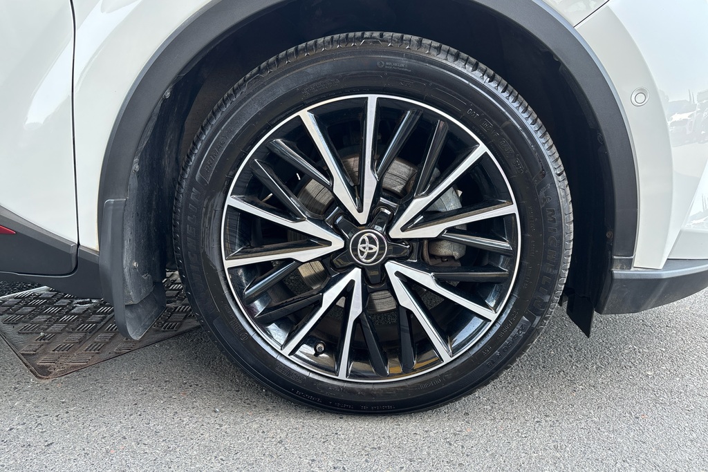 Toyota C-Hr 1.8 Hybrid Excel Cvt White #4