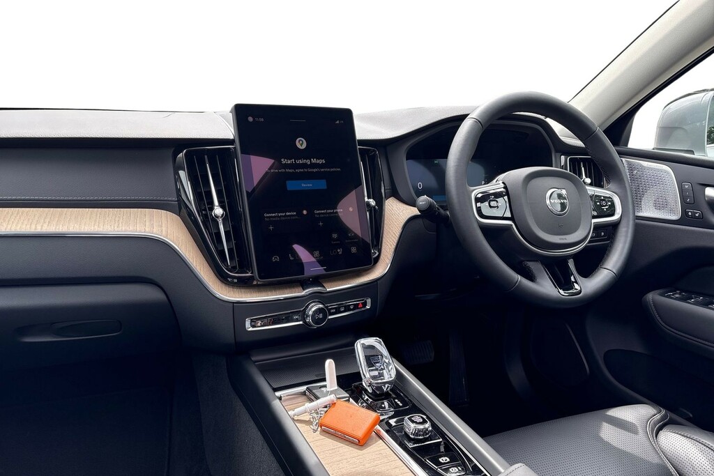Volvo XC60 Ultra Bright OV25ZHR Silver #2