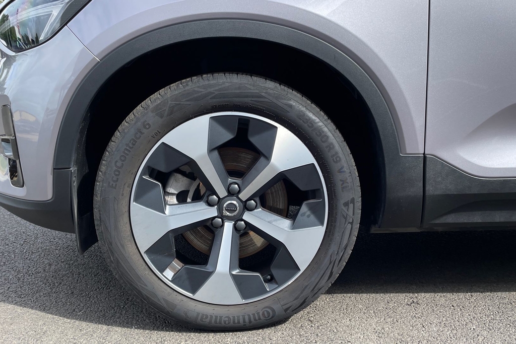 Volvo XC40 Plus Dark YB25KWF Silver #5