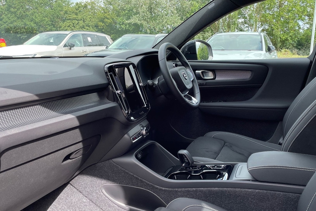 Volvo XC40 Plus Dark YB25KWF Silver #2