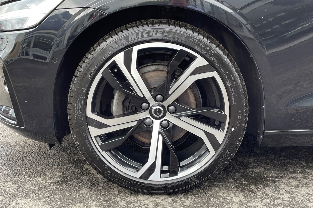Volvo V60 Ultra Black #5