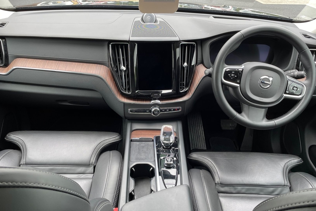 Volvo XC60 Ultimate Black #6