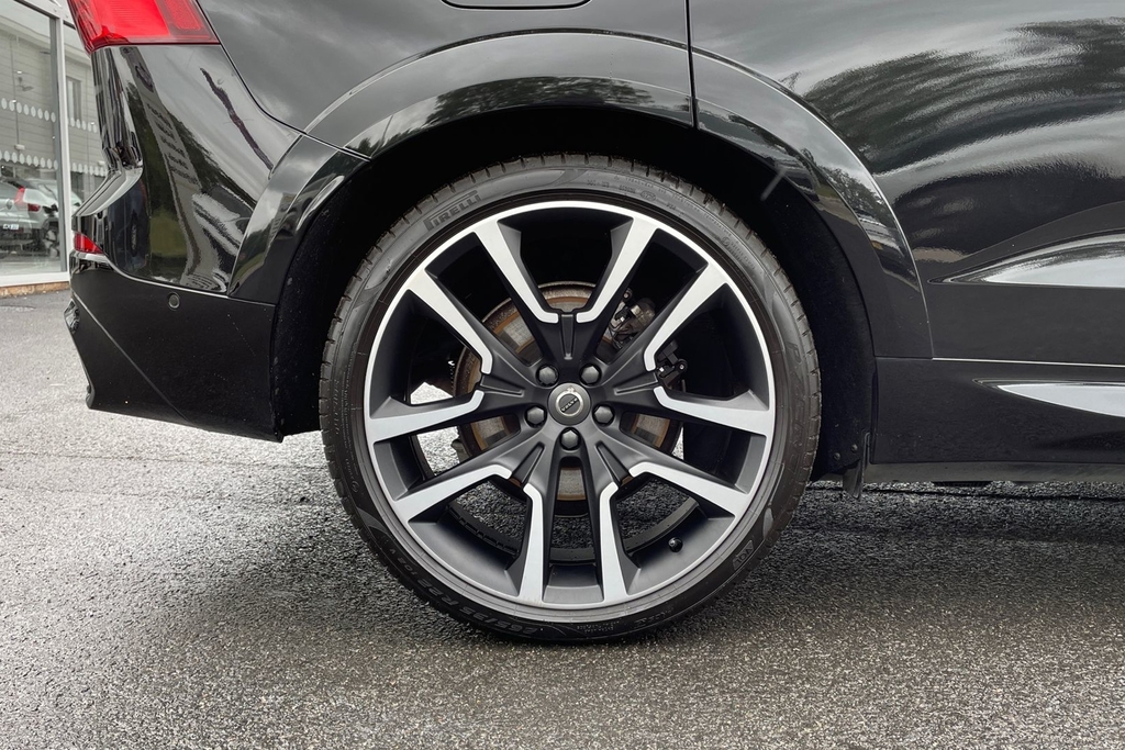 Volvo XC60 Ultimate Black #5