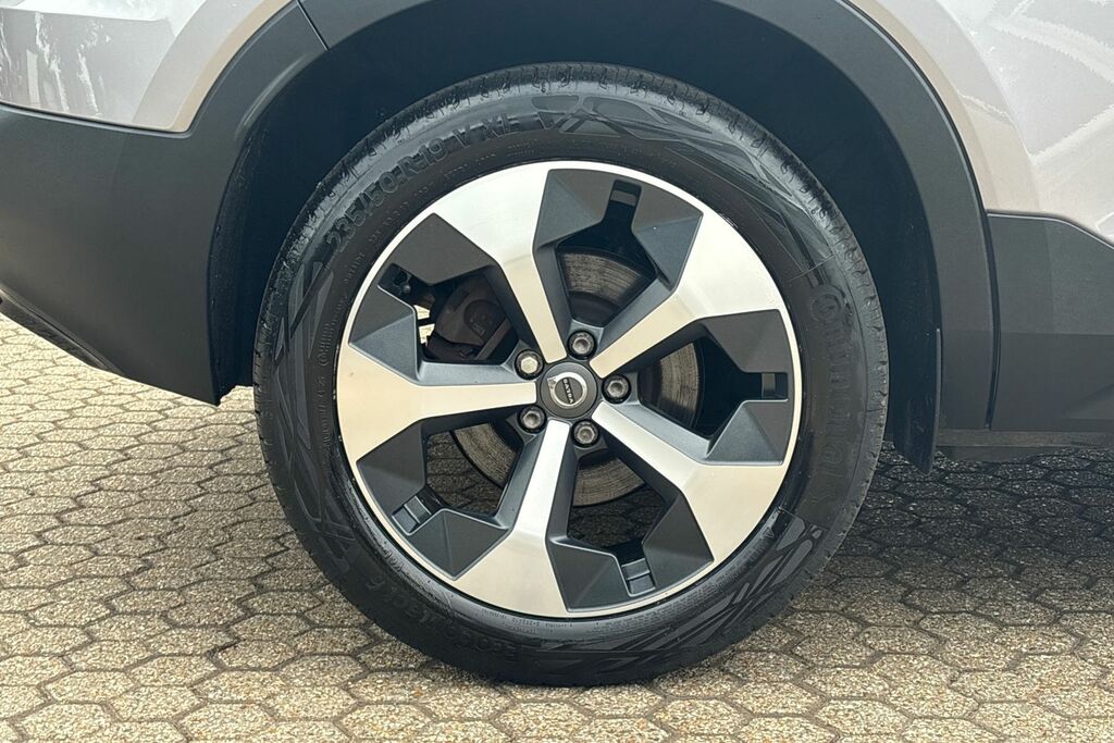 Volvo XC40 Plus Dark RJ25WSV Silver #5
