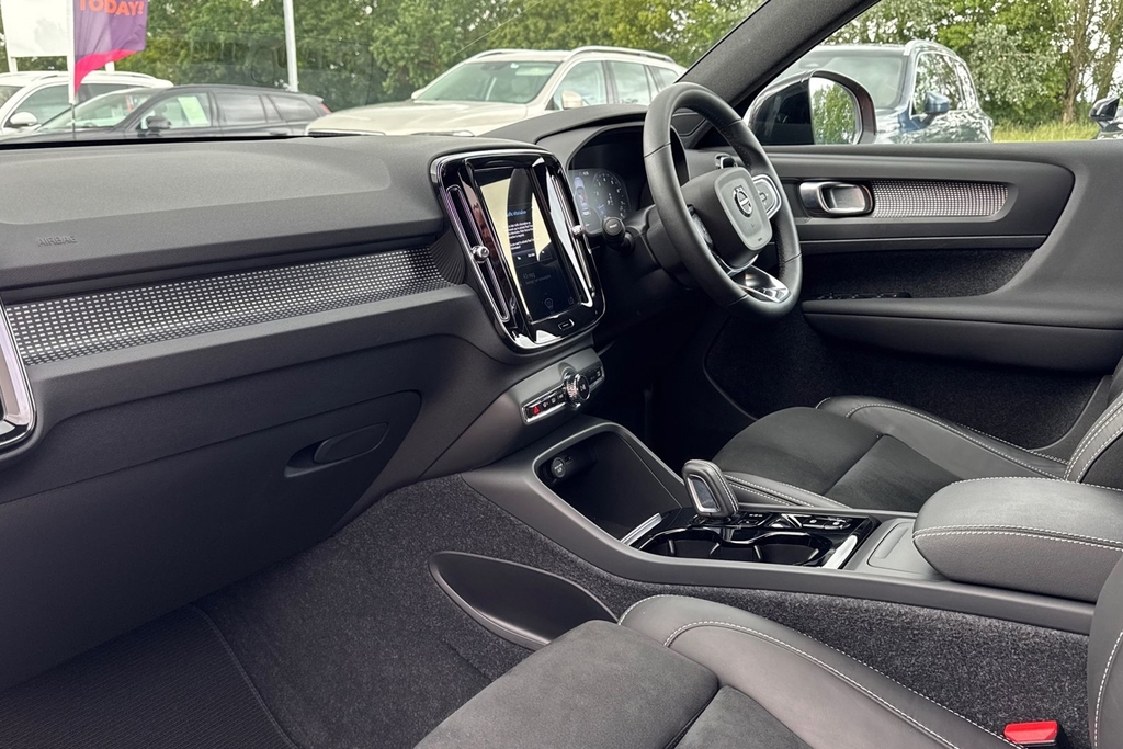 Volvo XC40 R-design Red #2