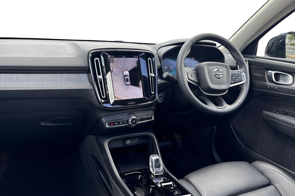 Volvo XC40 Ultra Dark RV75CGU White #2