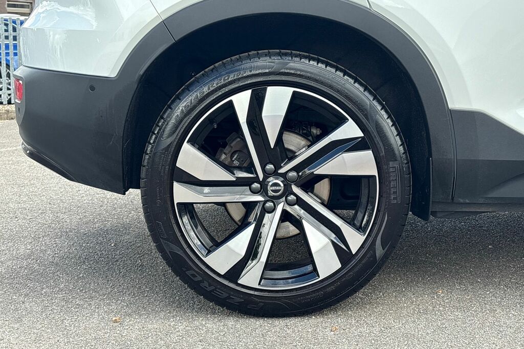 Volvo XC40 Ultra Dark RV75CGU White #5