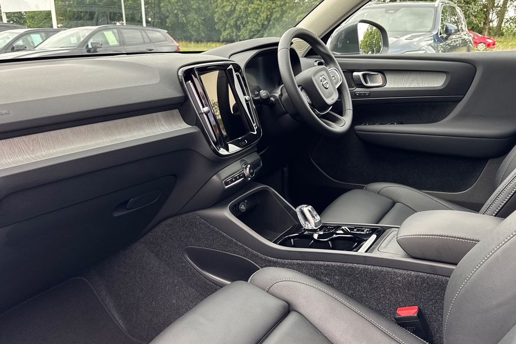 Volvo XC40 Ultra Bright OW25YJF Green #2
