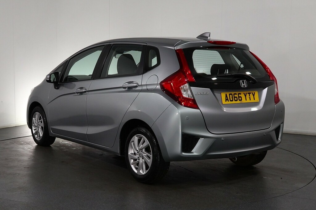 Honda Jazz 1.3 Se Navi Cvt AO66YTY Silver #5