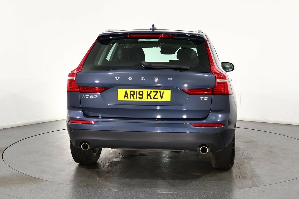 Volvo XC60 Momentum Blue #6