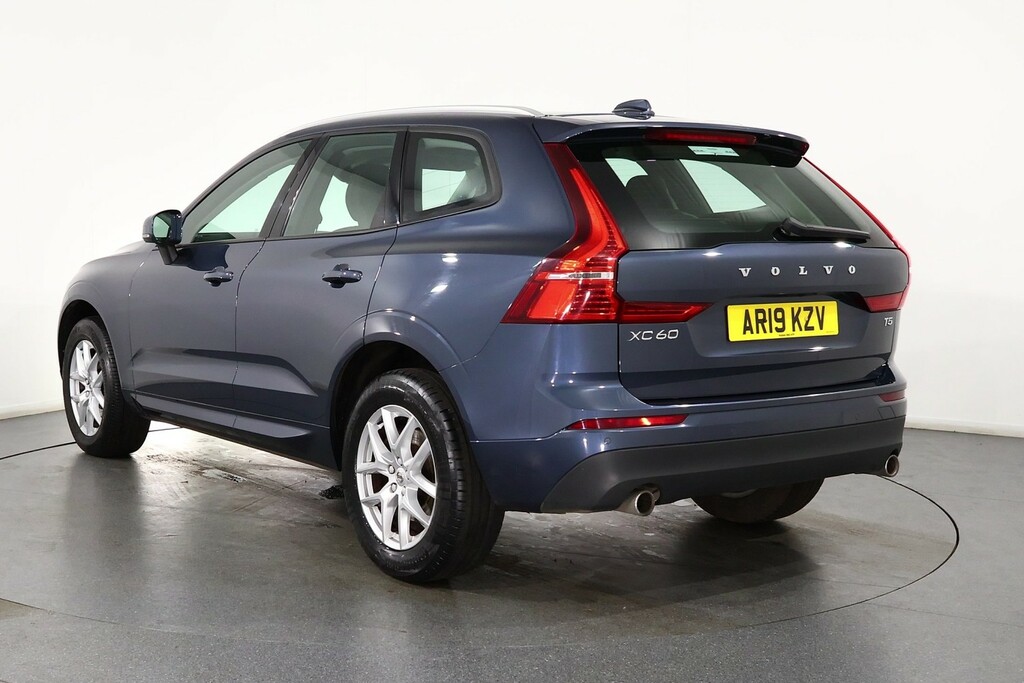 Volvo XC60 Momentum Blue #5