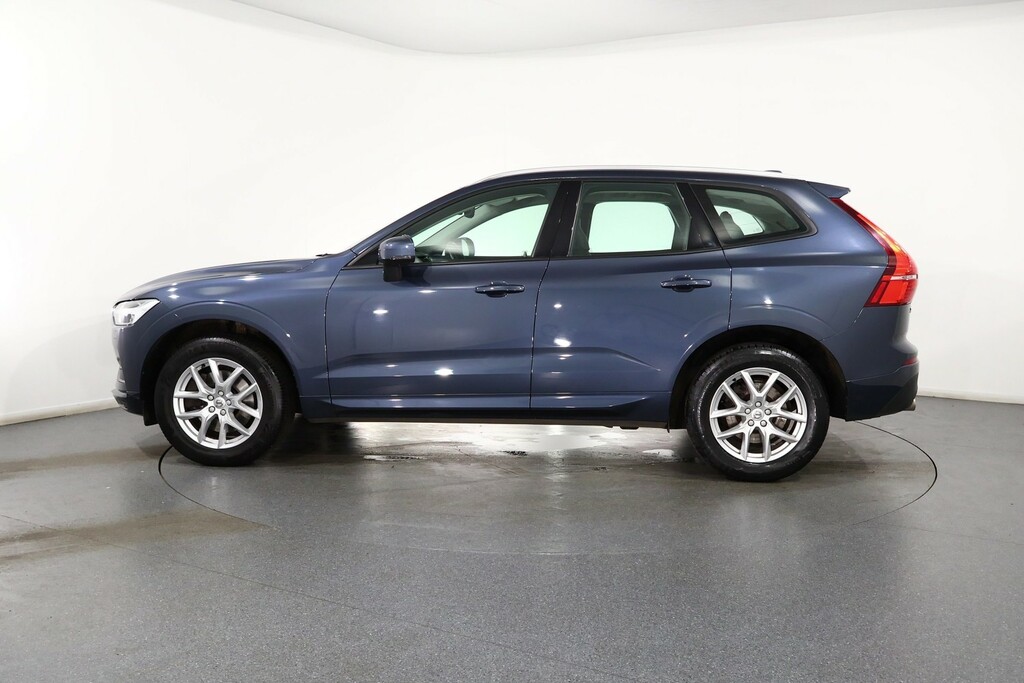 Volvo XC60 Momentum Blue #4