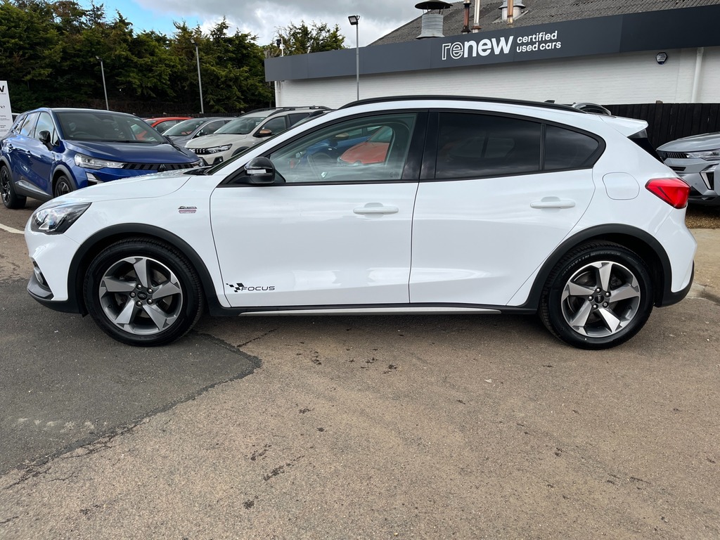 Ford Focus Active White #4