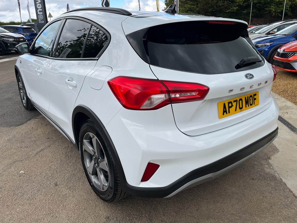 Ford Focus Active White #5