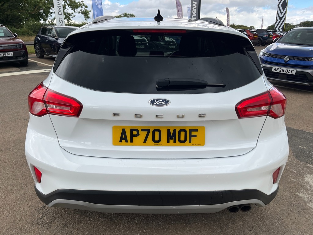 Ford Focus Active White #6