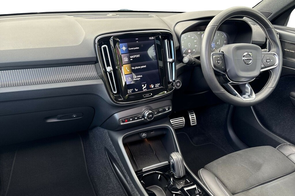 Volvo XC40 R-design Pro White #2