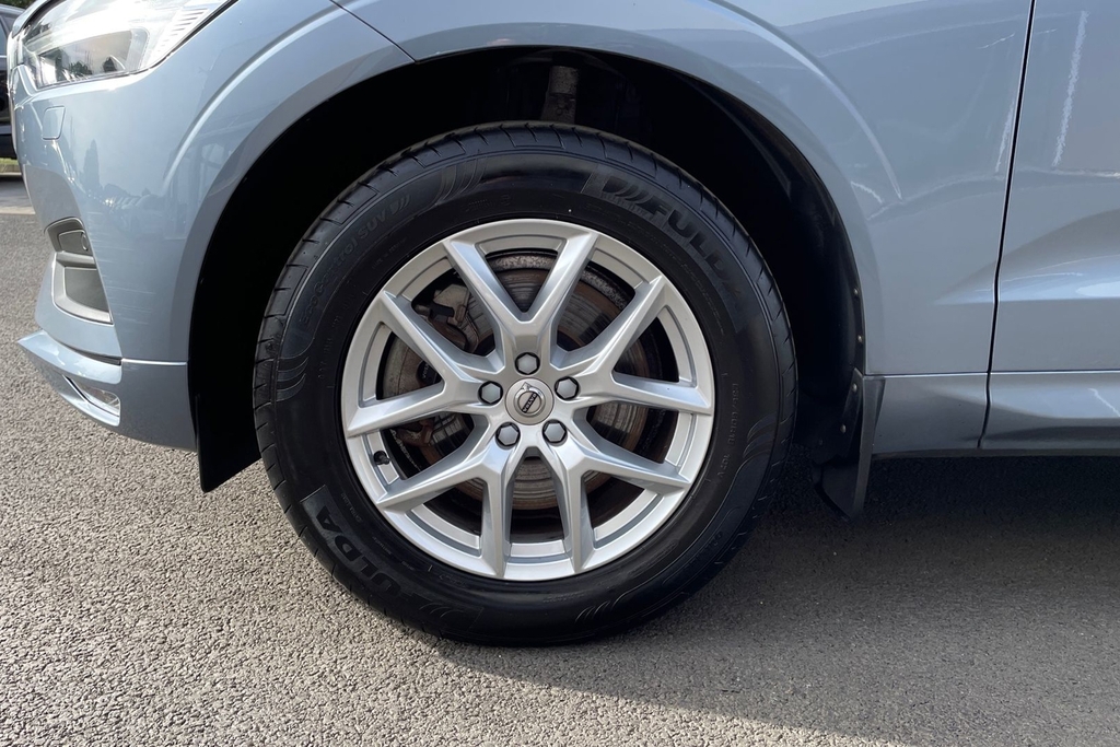 Volvo XC60 Momentum Pro Blue #5