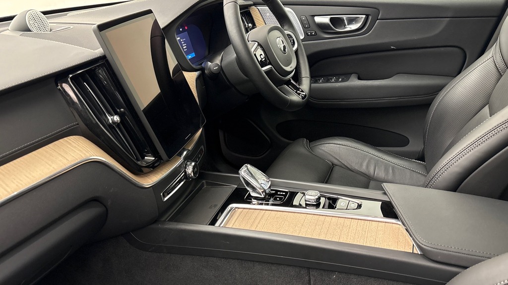 Volvo XC60 Ultra Bright Blue #6