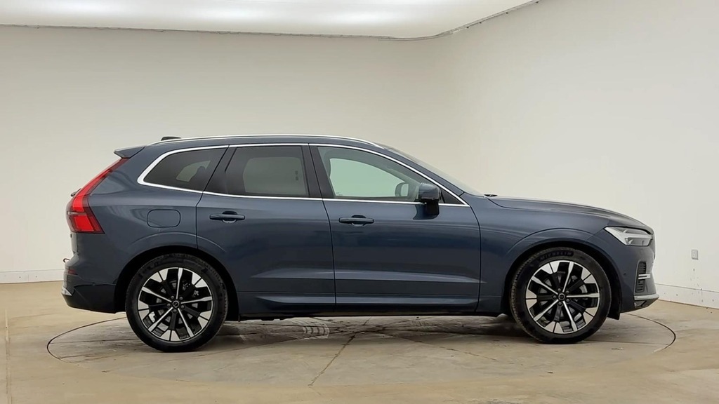 Volvo XC60 Ultra Bright Blue #2