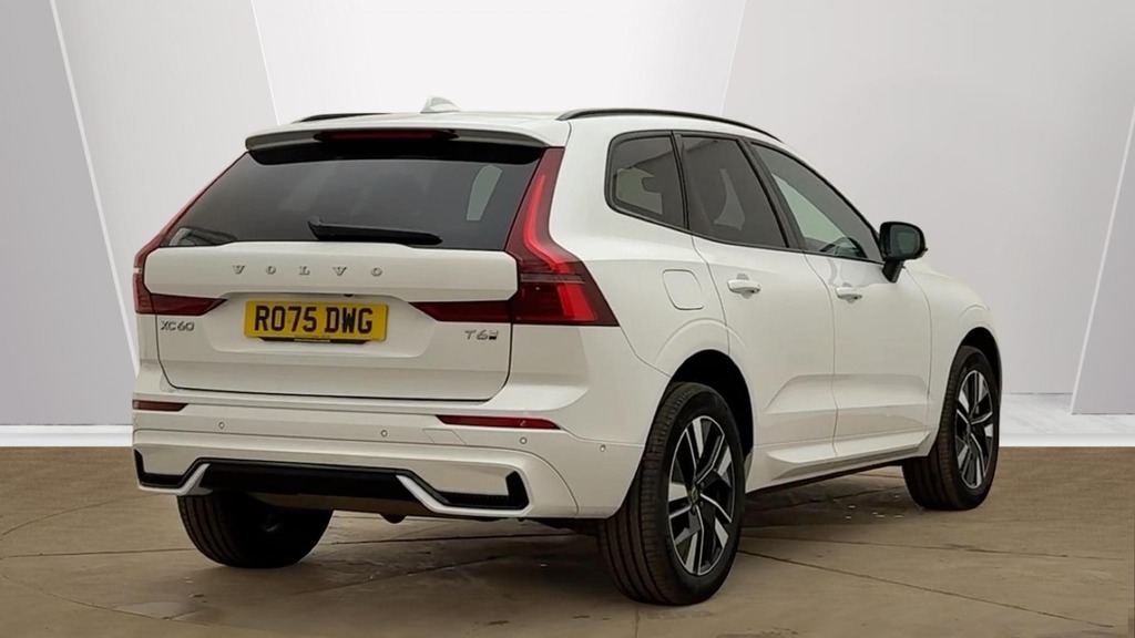 Volvo XC60 Plus White #3