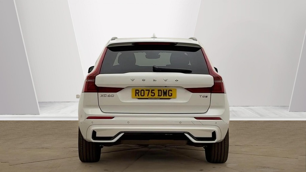 Volvo XC60 Plus White #4