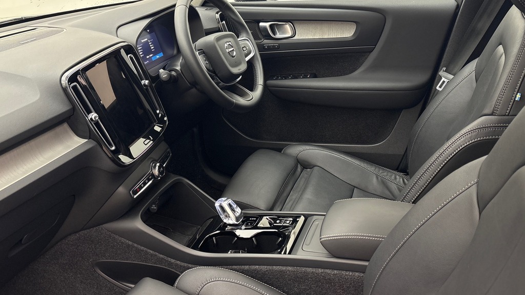 Volvo XC40 Ultra Bright Blue #6