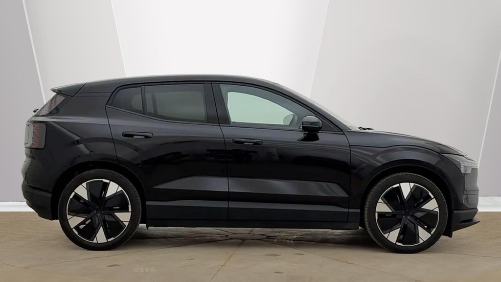 Volvo EX30 Ultra Black #2