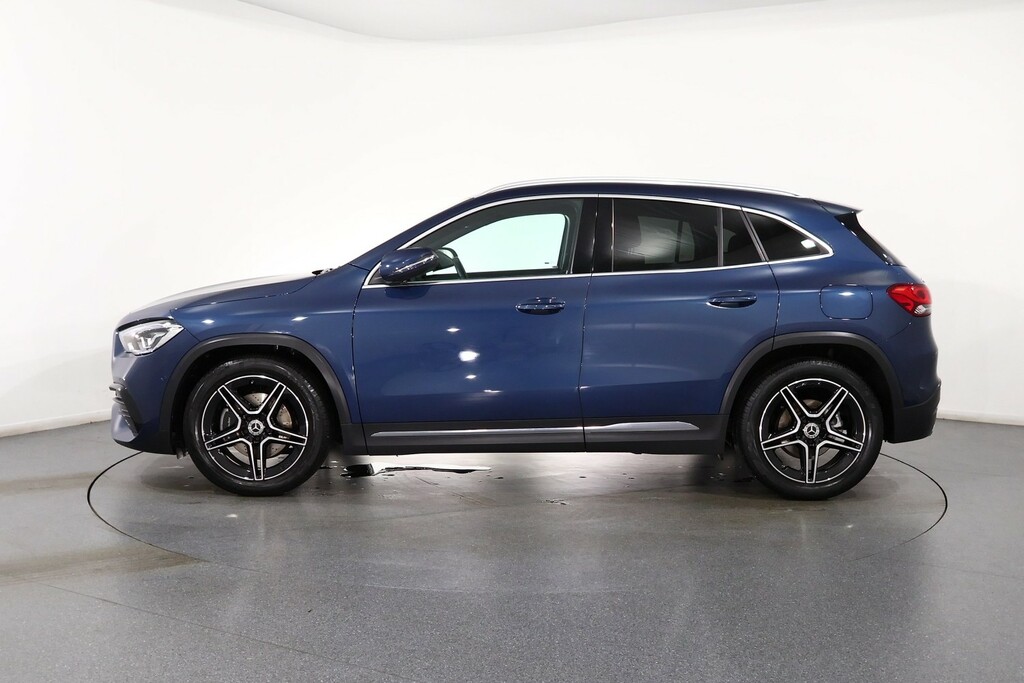 Mercedes-Benz GLA Class Amg Line Blue #4