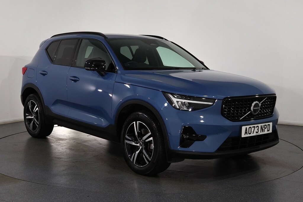 Volvo XC40 Plus Dark Blue