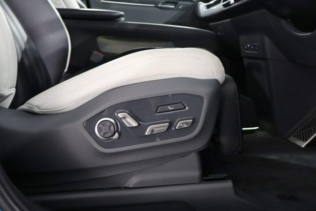 Kia EV9 282Kw Gt-line S 99.8Kwh 7St White #25