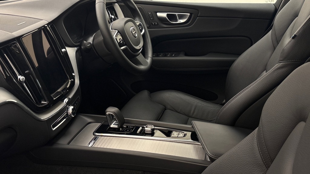 Volvo XC60 Plus Blue #6