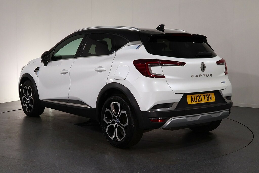 Renault Captur Launch Edition White #5