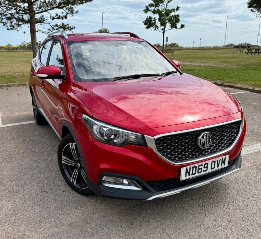 MG ZS 1L Exclusive Red