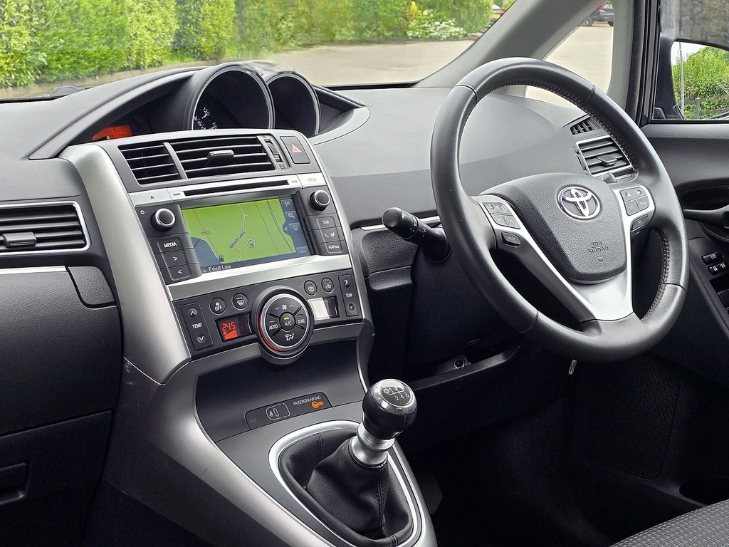 Toyota Verso D-4d Icon Blue #2