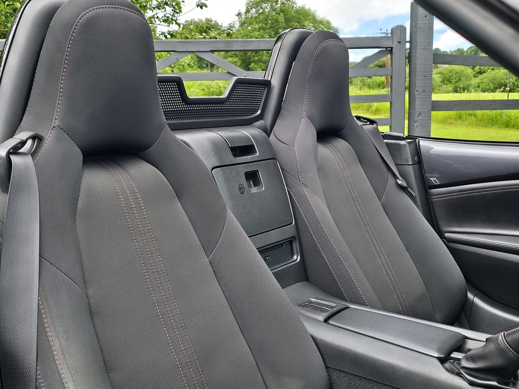 Mazda MX-5 5 Convertible White #11
