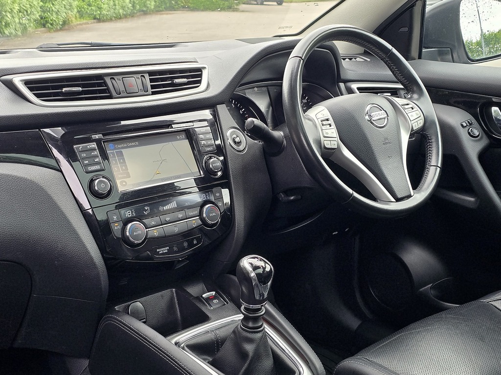 Nissan Qashqai Dig-t Tekna Silver #2