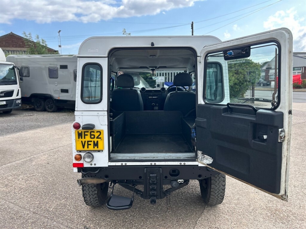Land Rover Defender 2.2 Station Wagon Tdci 2.2 WF62VFM White #6