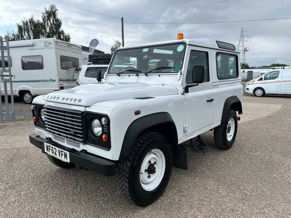 Land Rover Defender 2.2 Station Wagon Tdci 2.2 WF62VFM White #3