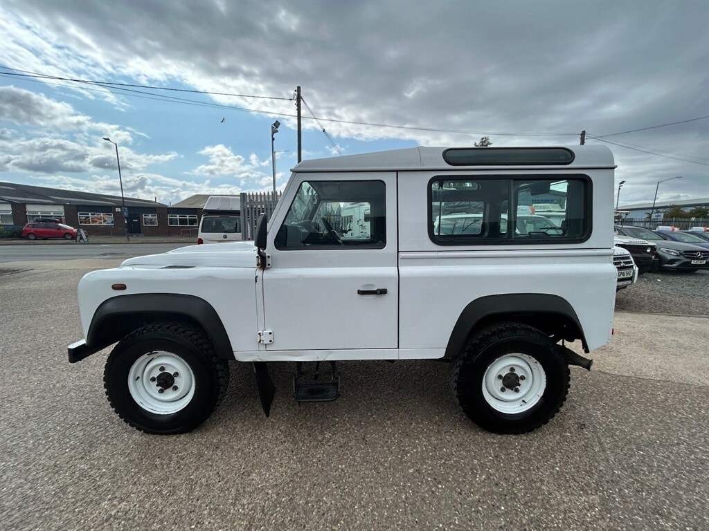 Land Rover Defender 2.2 Station Wagon Tdci 2.2 WF62VFM White #4
