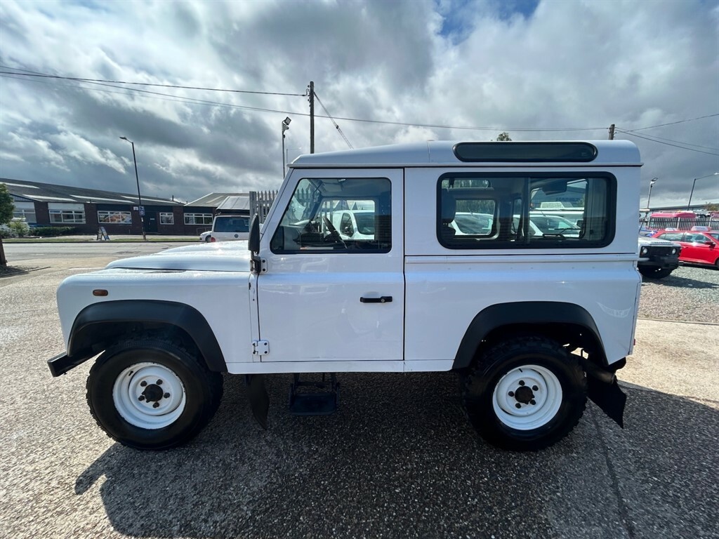 Land Rover Defender 2.2 Station Wagon Tdci 2.2 WF62VFP White #4