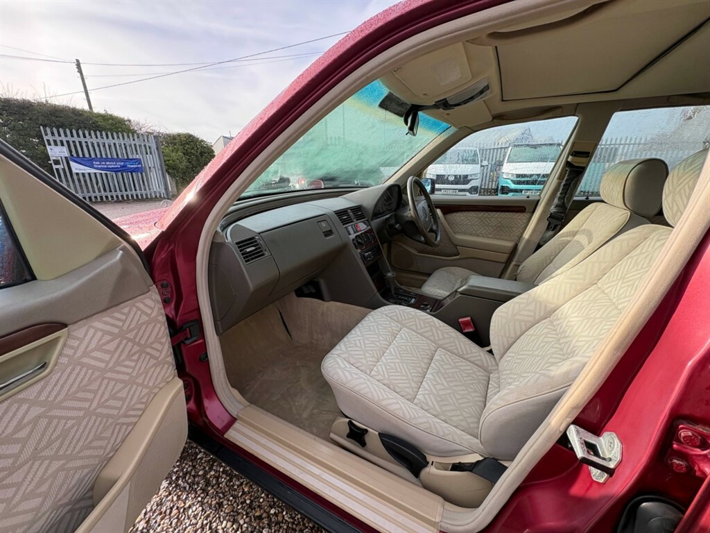 Mercedes-Benz C Class 2.0 C200 Elegance #15