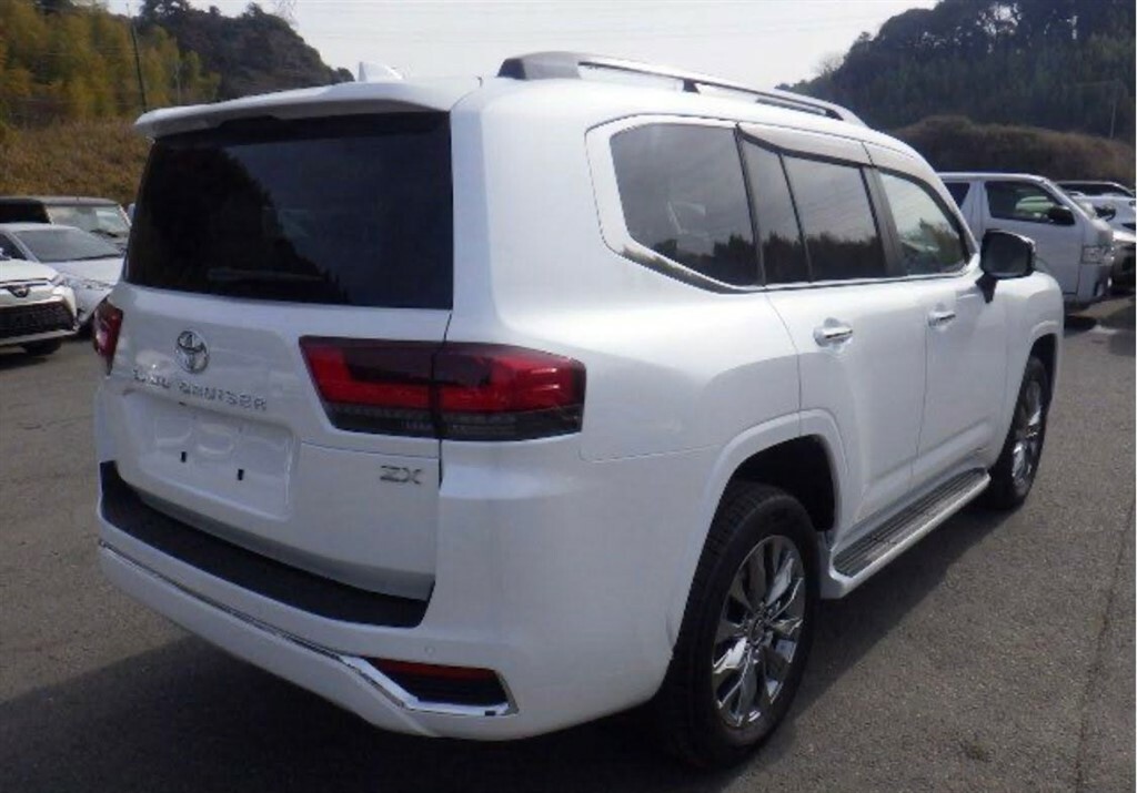 Toyota Land Cruiser Lc300 White #3