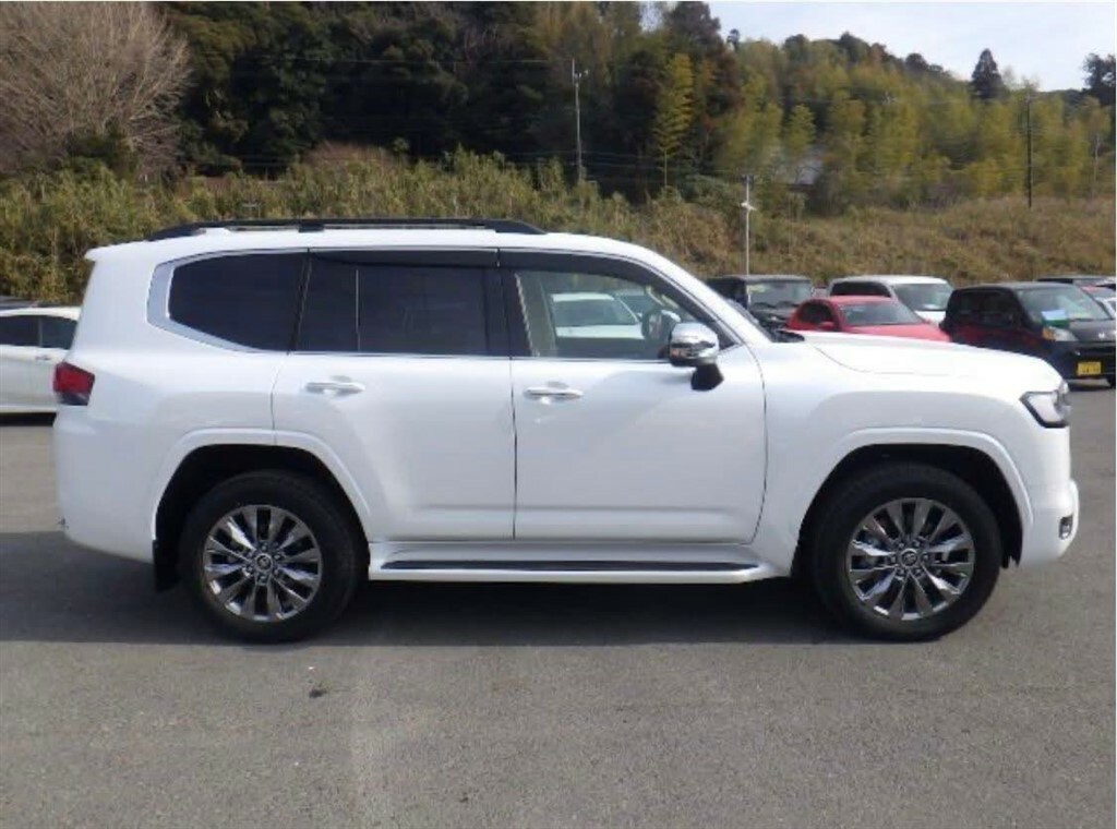 Toyota Land Cruiser Lc300 White #2