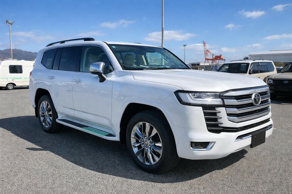 Toyota Land Cruiser Lc300 White
