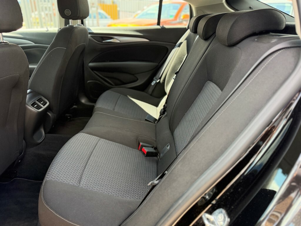 Vauxhall Insignia Insignia White #24