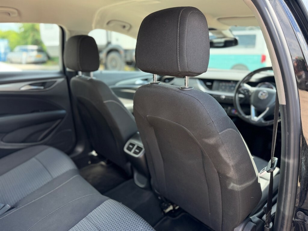 Vauxhall Insignia Insignia White #26