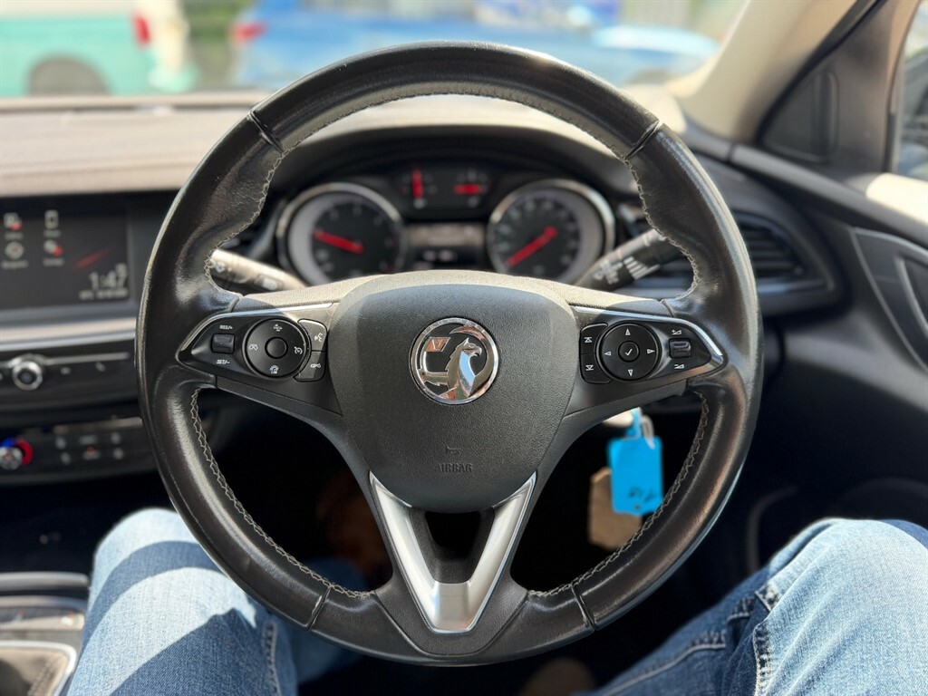 Vauxhall Insignia Insignia White #13