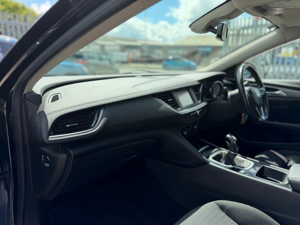 Vauxhall Insignia Insignia White #22